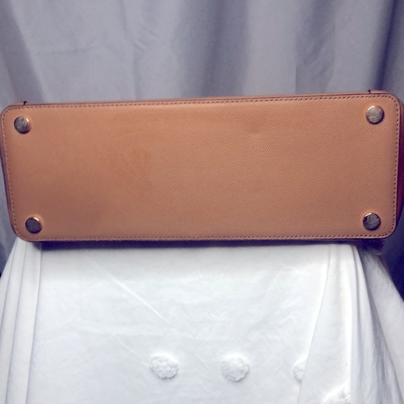 MICHAEL KORS light brown MADDIE lap top tote. - Picture 8 of 16